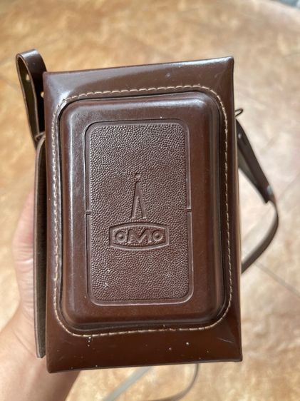 กล้องฟิล์มรุ่น Lubitel 2 ซึ่งเป็นกล้องสะท้อนเลนส์คู่ รูปที่ 4