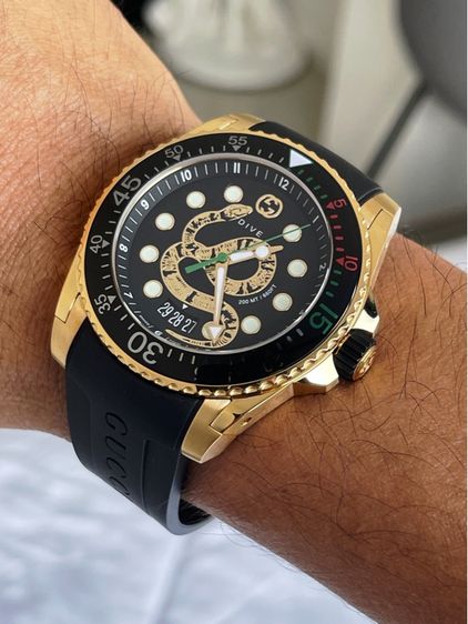 GUCCI DRIVE 45mm Gold Snake Black Dial Rubber Band Swiss Watch YA136219 รูปที่ 11