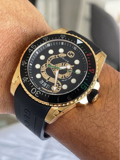 GUCCI DRIVE 45mm Gold Snake Black Dial Rubber Band Swiss Watch YA136219 รูปที่ 9