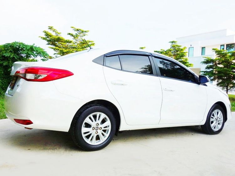 Toyota Yaris ATIV 2019 1.2 E Sedan เบนซิน ไม่ติดแก๊ส เกียร์อัตโนมัติ ขาว รูปที่ 4