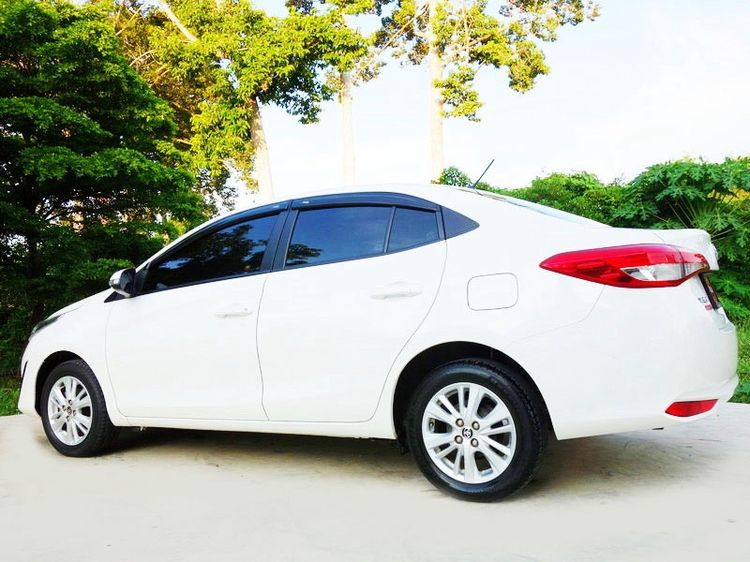 Toyota Yaris ATIV 2019 1.2 E Sedan เบนซิน ไม่ติดแก๊ส เกียร์อัตโนมัติ ขาว รูปที่ 3