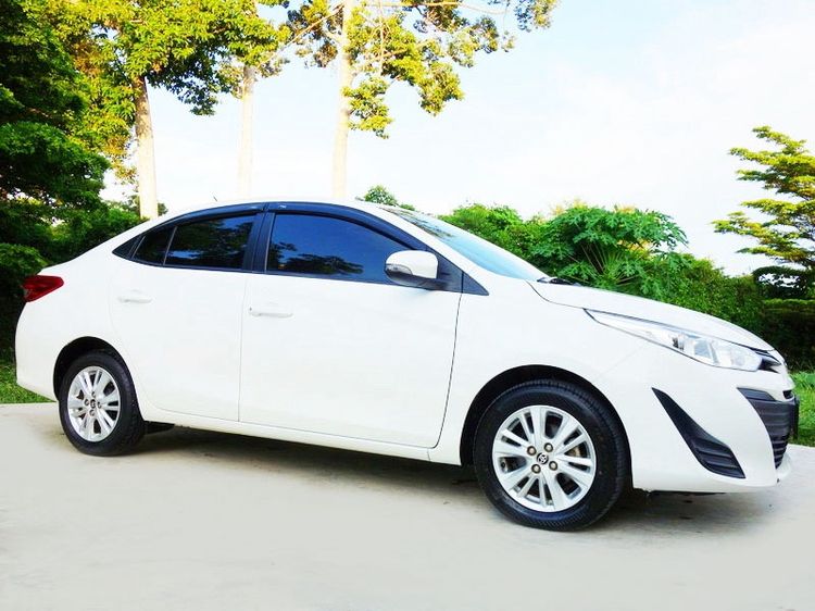 Toyota Yaris ATIV 2019 1.2 E Sedan เบนซิน ไม่ติดแก๊ส เกียร์อัตโนมัติ ขาว รูปที่ 2