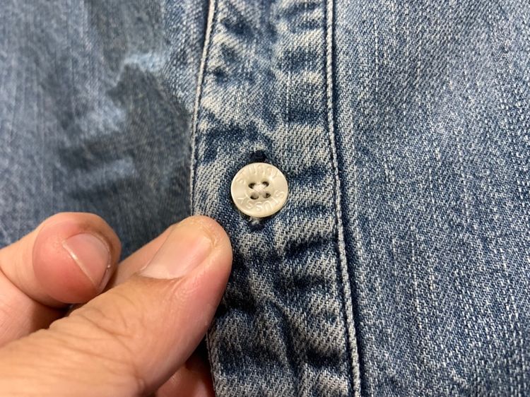 เสื้อแขนยาวยีนส์ STUSSY แท้ 💯 size M ขนาด อก 21 ยาว 28 นิ้ว สภาพดี สีเฟดสวย ทรงสวย ดีเทลดี หายากน่าสะสมครับ รูปที่ 5