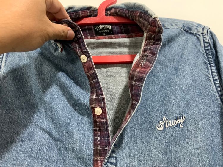 เสื้อแขนยาวยีนส์ STUSSY แท้ 💯 size M ขนาด อก 21 ยาว 28 นิ้ว สภาพดี สีเฟดสวย ทรงสวย ดีเทลดี หายากน่าสะสมครับ รูปที่ 4