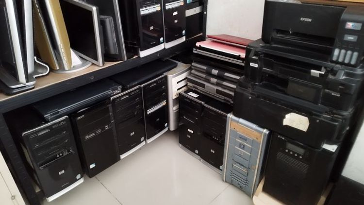 ขายซาก PCเก่า และnotebookเก่ามากๆ(ไม่มีการtestให้ครับ)