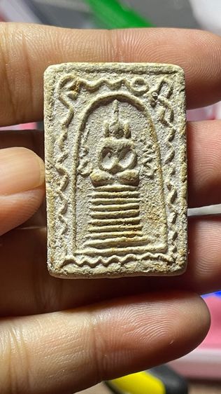 พระสมเด็จไม่ทราบที่พิมพ์แปลกเนื้อแห้งเก่าจัด