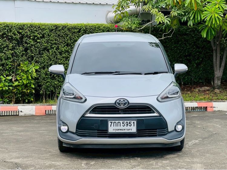 รถ Toyota Sienta 1.5 V สี เทา