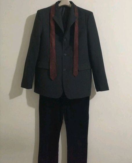 เสื้อสูทสีดำลายทางสีเทา รูปที่ 8