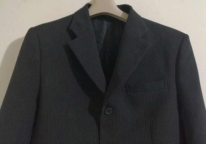 เสื้อสูทสีดำลายทางสีเทา รูปที่ 10