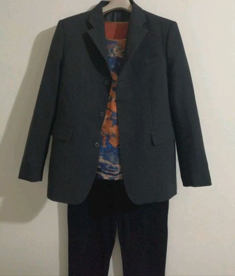 เสื้อสูทสีดำลายทางสีเทา รูปที่ 4