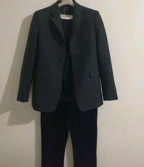 เสื้อสูทสีดำลายทางสีเทา รูปที่ 6