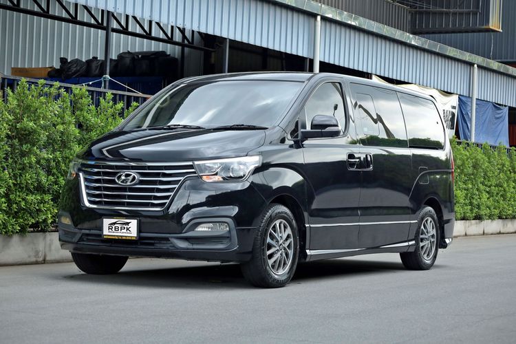 รถ Hyundai H-1  2.5 Deluxe สี ดำ