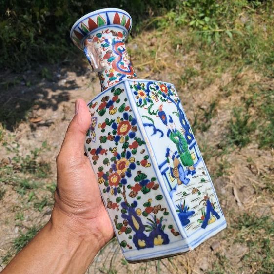 แจกันโบราณ สร้างขึ้นในสมัยว่านหลี