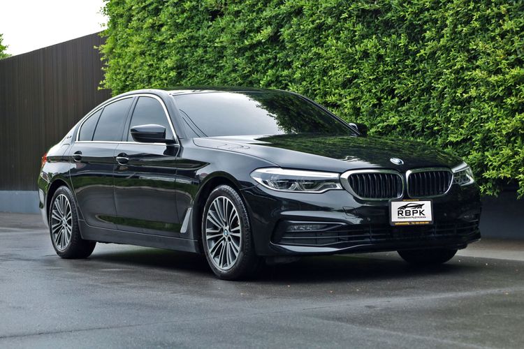 BMW Series 5 2019 530e Sedan ปลั๊กอินไฮบริด (PHEV) ไม่ติดแก๊ส เกียร์อัตโนมัติ ดำ รูปที่ 4