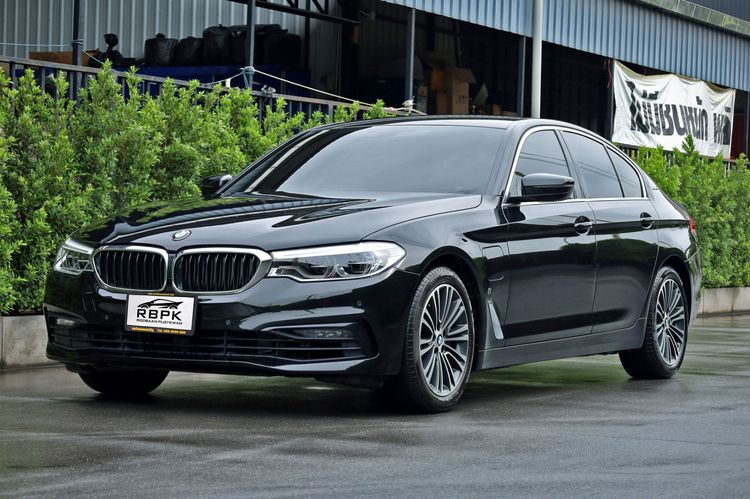 รถ BMW Series 5 530e สี ดำ
