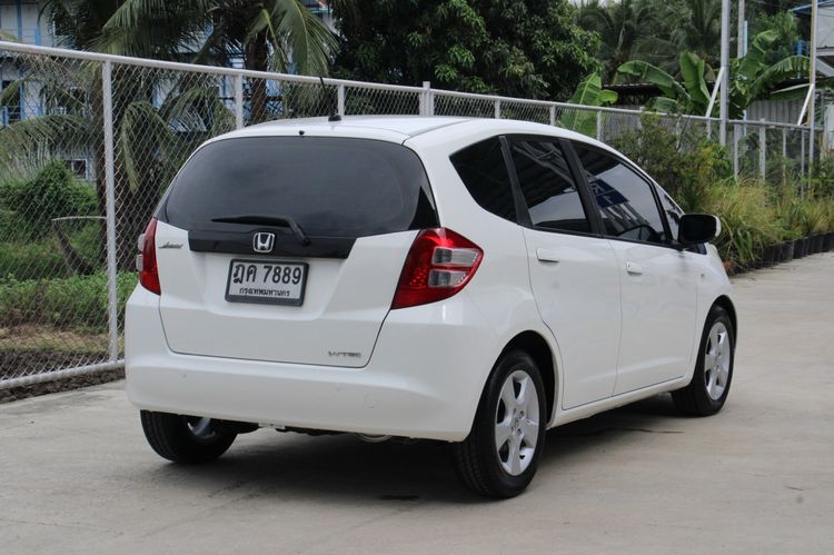 Honda Jazz 2009 1.5 V Sedan เบนซิน ไม่ติดแก๊ส เกียร์อัตโนมัติ ขาว รูปที่ 4