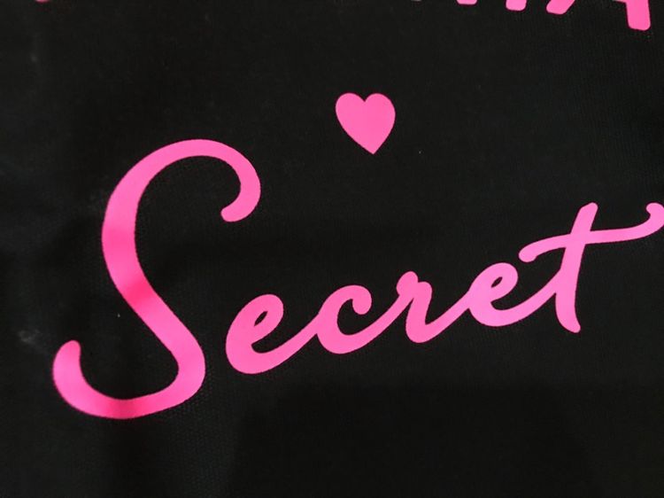 ลดราคา Victoria Secret ของแท้ กระเป๋าผ้า สีดำ ของใหม่เก่าเก็บ รูปที่ 15