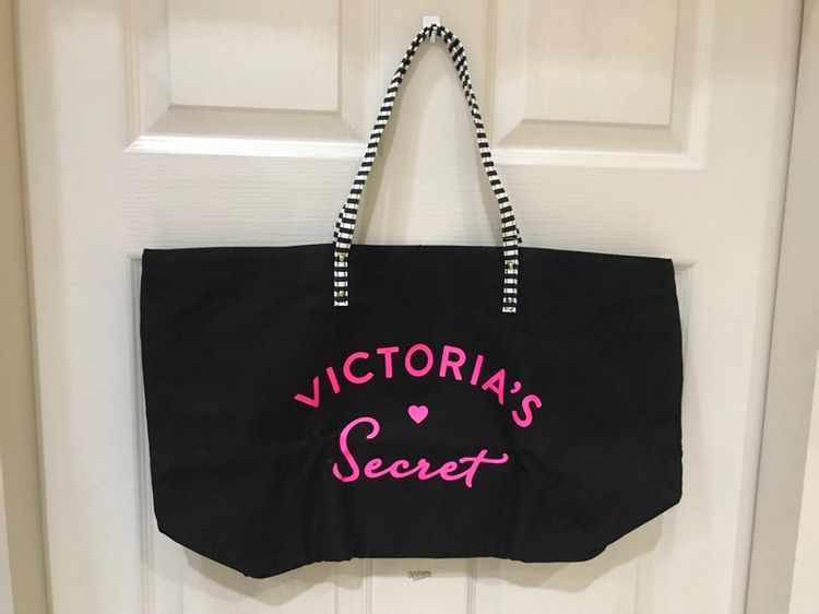 ไม่ระบุ ลดราคา Victoria Secret ของแท้ กระเป๋าผ้า สีดำ ของใหม่เก่าเก็บ