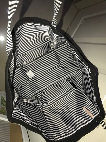 ลดราคา Victoria Secret ของแท้ กระเป๋าผ้า สีดำ ของใหม่เก่าเก็บ รูปที่ 8