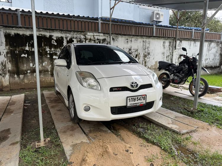 รถ Toyota Yaris 1.5 E Limited สี ขาว
