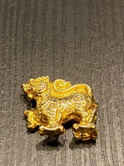 สิงห์หลวงปู่ทิมวัดละหารไร่  แจกในงานผูกพัทธสีมา ปี 27 กะไหล่ทองชุบสภาพสวย รูปที่ 3