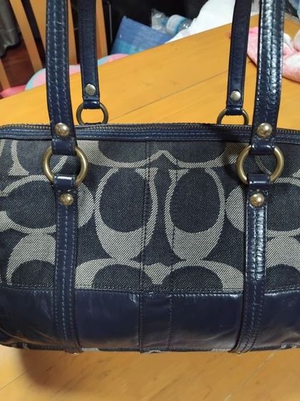 ขายกระเป๋าถือ Coach  สีน้ำเงิน รูปที่ 4