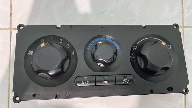 อื่นๆ ขายสวิชต์แอร์ NAVARA D40