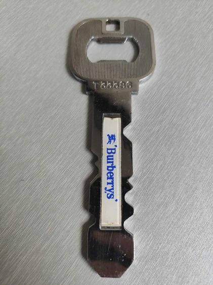 เปิดขวด Burberrys ทรงกุญแจ 