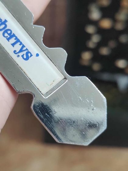 เปิดขวด Burberrys ทรงกุญแจ  รูปที่ 3