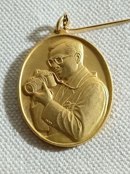 เหรียญ ร.9 ทรงกล้อง