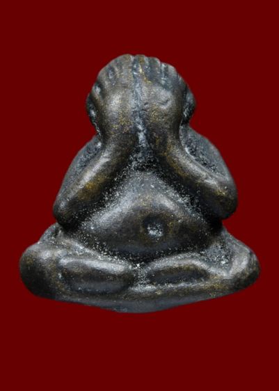 พระปิดตาปุ้มปุ้ยเนื้อโลหะ