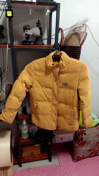 1 ตัว เสื้อกันหนาวใช้ได้กับเด็กอายุ 7-9 ปี ใช้เพียง 2 ครั้ง สีเหลือง น้องโตแล้วใส่ไม่ได้  ของจริงสีสดนะค่ะ กล้องเลนไม่ตรงสีจริง รูปที่ 12