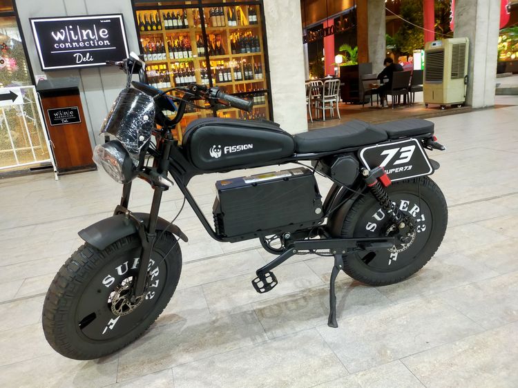 จักรยานไฟฟ้า ล้อโต 20 นิ้ว SUPER 73 แรงๆ ทรงคลาสสิคไทรอัมพ์   	ดีไซน์สวย โดดเด่น ดูคลาสสิค คล้ายไทรอัมพ์ 	โครงสร้างเหล็ก แข็งแรง แน่นหนา 