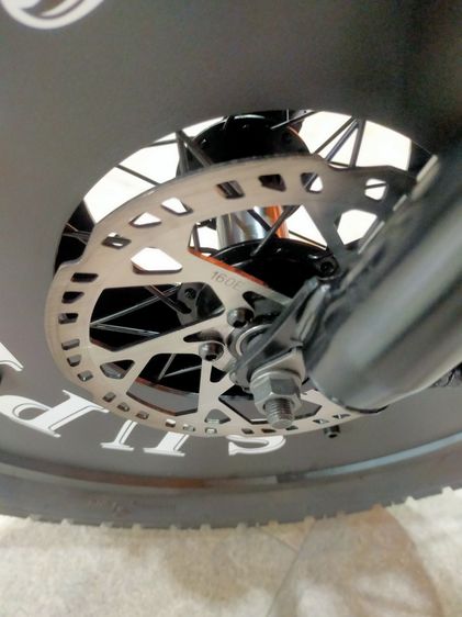 จักรยานไฟฟ้า ล้อโต 20 นิ้ว SUPER 73 แรงๆ ทรงคลาสสิคไทรอัมพ์   	ดีไซน์สวย โดดเด่น ดูคลาสสิค คล้ายไทรอัมพ์ 	โครงสร้างเหล็ก แข็งแรง แน่นหนา  รูปที่ 9