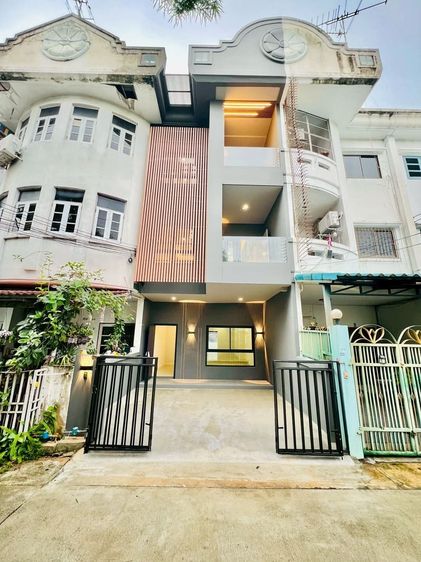 ทาวน์เฮ้าส์ 3 ชั้น บางเขน – วงเวียนหลักสี่  ทำใหม่ทั้งหลัง ใกล้ BTS สถานี พหลโยธิน59- สายหยุด  