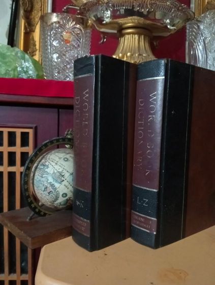 หนังสือเก่าโบราณ the world book..Encyclopedia..ปกหนังแท้2 เล่มครบชุด a-zสภาพเยี่ยมไร้ตำหนิ รูปที่ 3