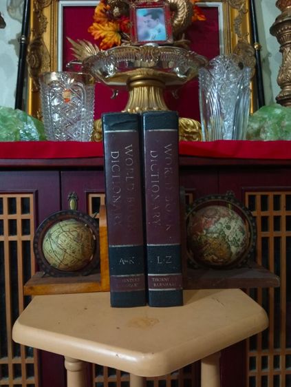 หนังสือเก่าโบราณ the world book..Encyclopedia..ปกหนังแท้2 เล่มครบชุด a-zสภาพเยี่ยมไร้ตำหนิ รูปที่ 5