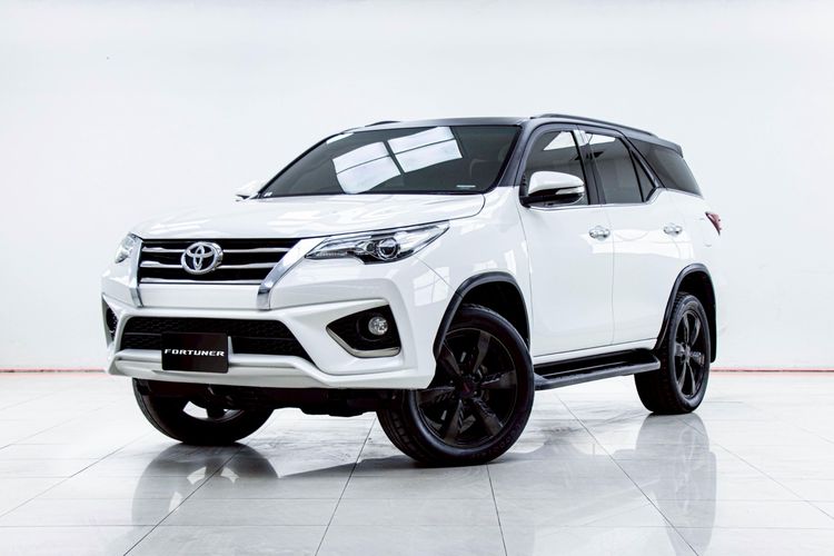 Toyota Fortuner 2016 2.8 TRD Sportivo 4WD Utility-car ดีเซล ไม่ติดแก๊ส เกียร์อัตโนมัติ ขาว รูปที่ 4