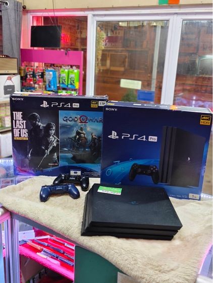 Sony - PS4 Pro 1TB God of War  The Last of us Remaster Bundle