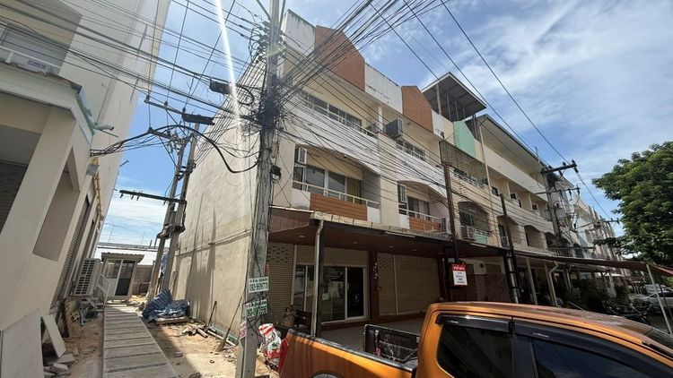 ขายอาคารพาณิชย์ 3 ชั้น 2 คูหาติด หลังมุม ทำเลดี เดินทางสะดวก อำเภอบางละมุง จังหวัดชลบุรี รูปที่ 2