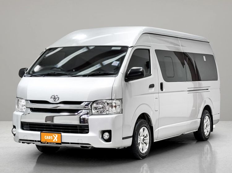 รถ Toyota Commuter 3.0 สี บรอนซ์เงิน