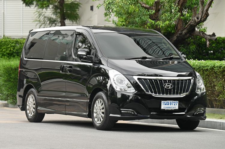 Hyundai H-1 2018 2.5 Deluxe Van ดีเซล ไม่ติดแก๊ส เกียร์อัตโนมัติ ดำ รูปที่ 2