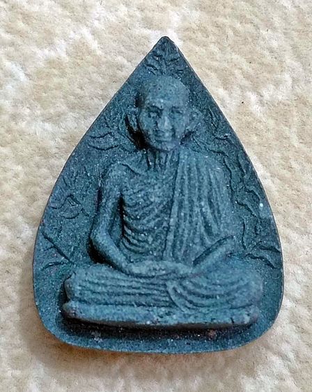 พระผงหยดน้ำ หลังใบโพธิ์ หลวงพ่อเกษม เขมโก หลังยันต์นะ ปี37  สุสานไตรลักษณ์ลำปาง รูปที่ 5