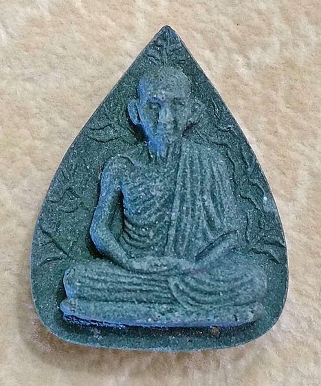 พระผงหยดน้ำ หลังใบโพธิ์ หลวงพ่อเกษม เขมโก หลังยันต์นะ ปี37  สุสานไตรลักษณ์ลำปาง รูปที่ 6