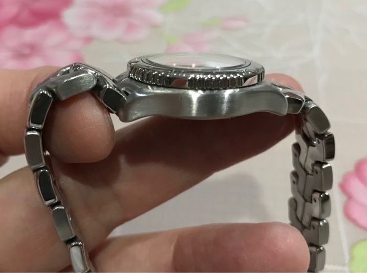 ลดราคา Tag Heuer ของแท้ สตรี ขนาด 27มิล เครื่องquartz สภาพดีมาก รูปที่ 16