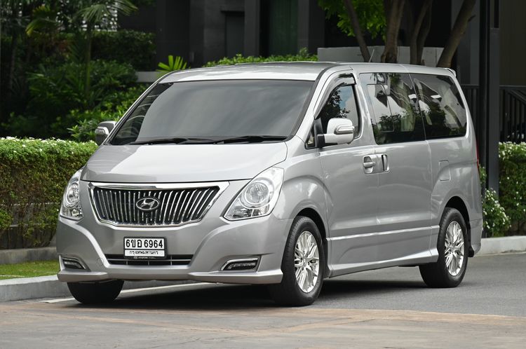 รถ Hyundai Grand Starex 2.5 Premium สี เทา
