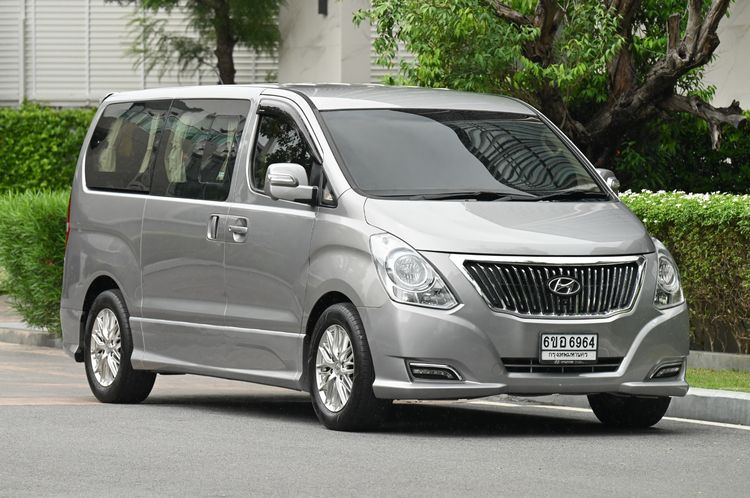 Hyundai Grand Starex 2017 2.5 Premium Van ดีเซล ไม่ติดแก๊ส เกียร์อัตโนมัติ เทา รูปที่ 2