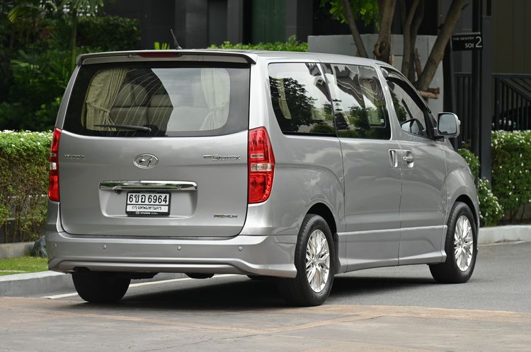 Hyundai Grand Starex 2017 2.5 Premium Van ดีเซล ไม่ติดแก๊ส เกียร์อัตโนมัติ เทา รูปที่ 4