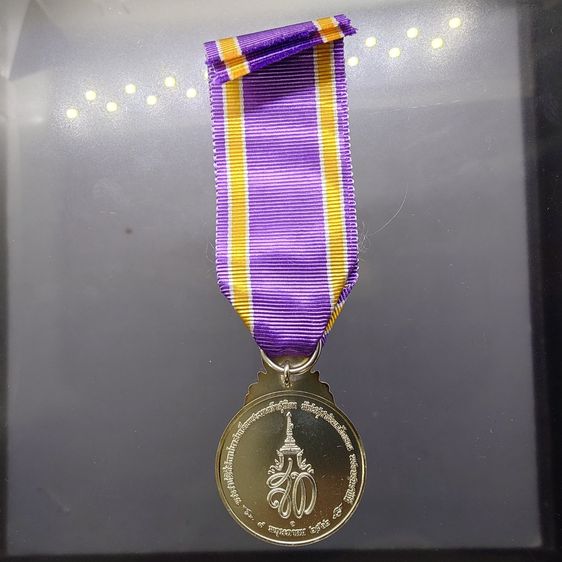 เหรียญที่ระลึกประดับแพรแถบ เฉลิมพระเกียรติพระราชพิธีสถาปนา สมเด็จพระนางเจ้าสุทิดา พระบรมราชินี พ.ศ.2562 "แบบชาย รูปที่ 4