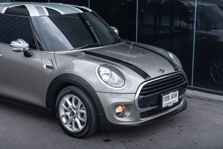 Mini COOPER 5 DOOR HATCH 2018 1.5 Utility-car เบนซิน ไม่ติดแก๊ส เกียร์อัตโนมัติ เทา รูปที่ 2